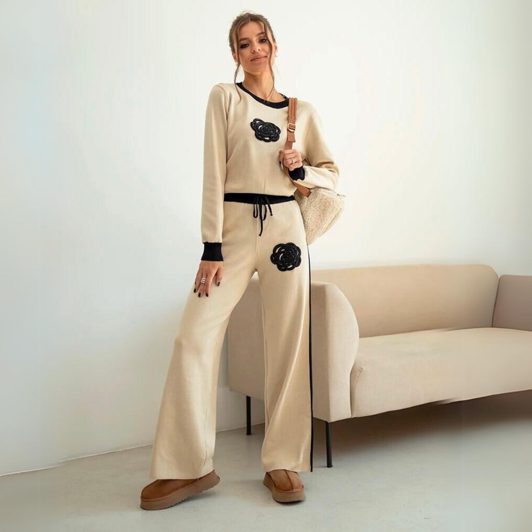 Gebreide Lounge Set Met Bloemaccenten – Cozy Met Een Creatieve Twist