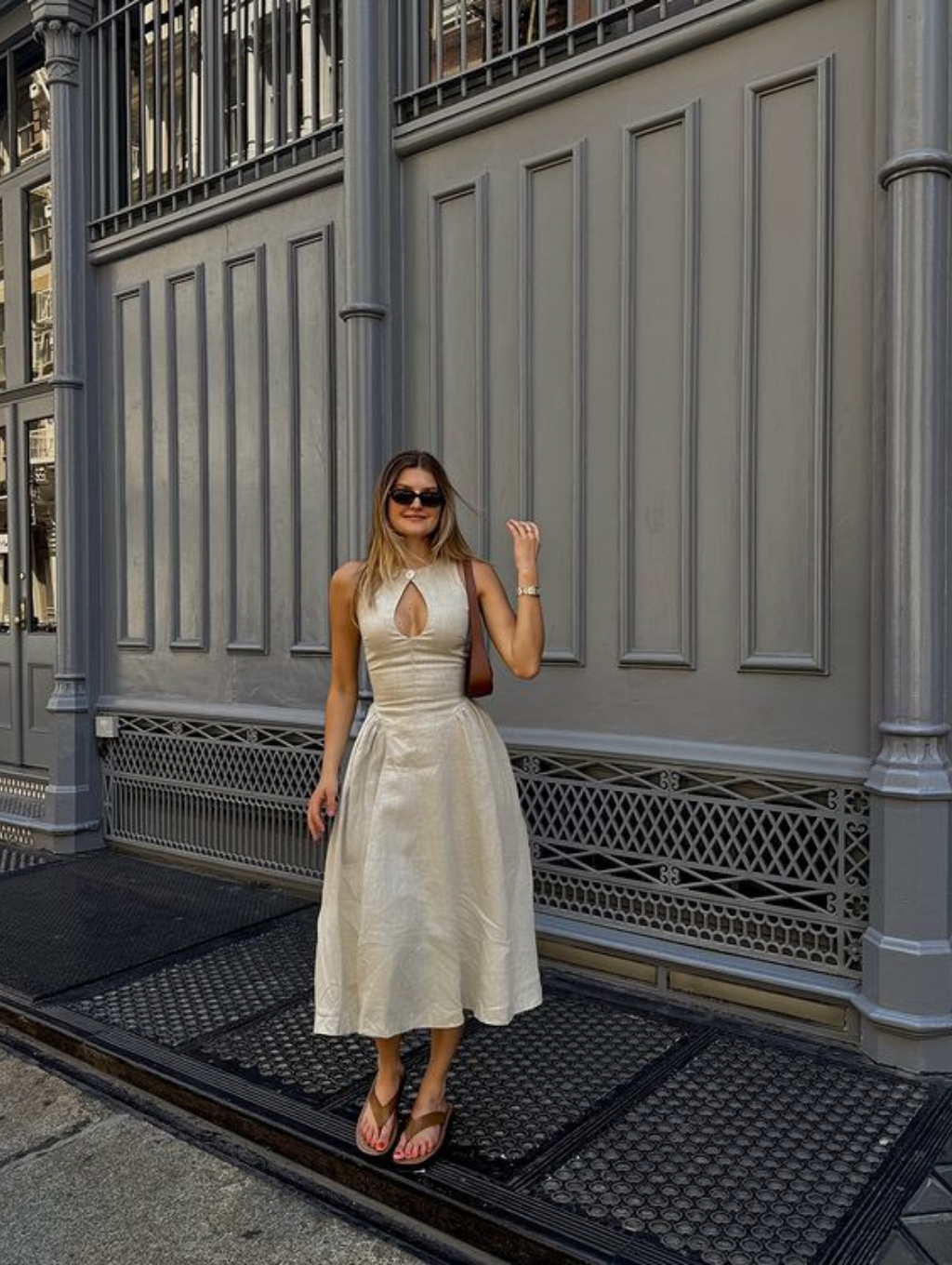 Luxe Damesjurk Met Open Hals – Elegante Linnenlook En Flatterende Taille