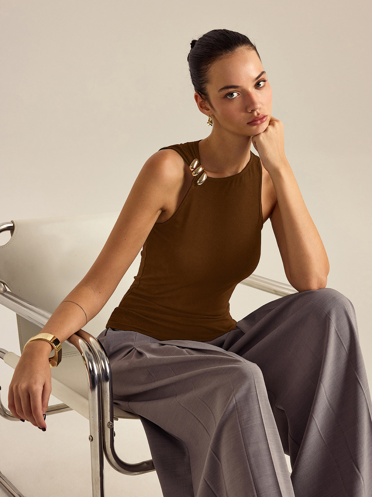 Glinsterende Mouwloze Top Voor Modebewuste Dames – Luxe Metaalstof, Elegante Pasvorm & Verfijnde Look Voor Elke Speciale Gelegenheid.