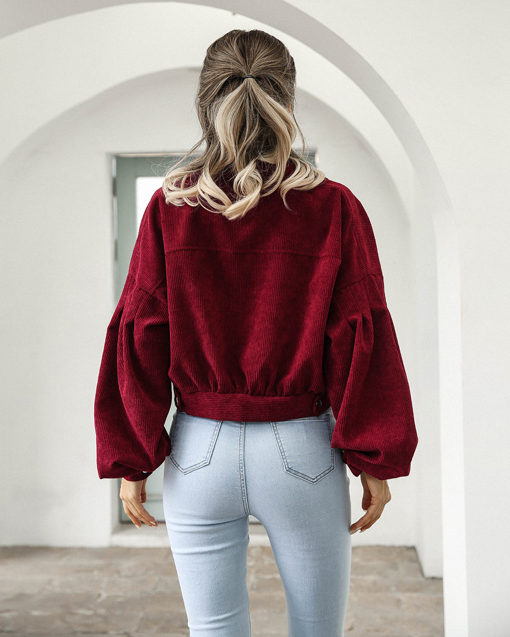 Lichtblauw Corduroy Cropped Jasje – Dé Stijlstatement Voor Frisse Dagen In Lente En Herfst