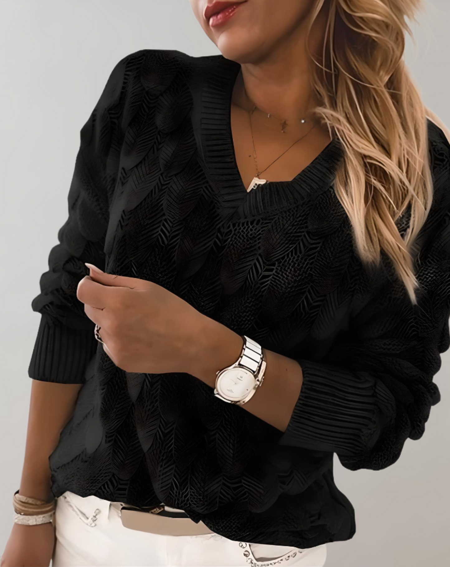 Opengewerkte Damestrui Met Bladmotief – Luchtige Knitwear Vol Vrouwelijke Finesse