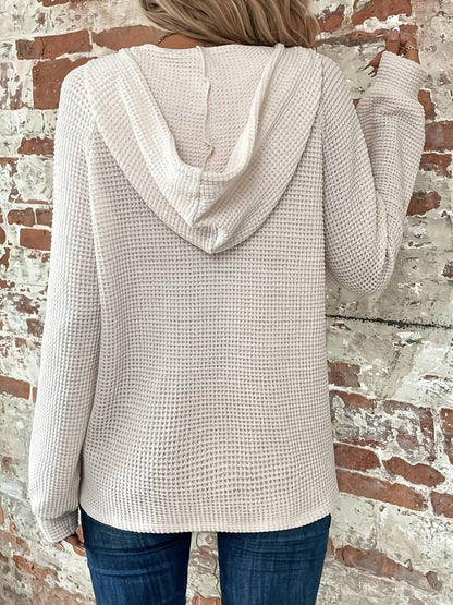 Gebreide Dameshoodie Met Knoopsluiting – Relaxte Essential Voor Najaar En Vroege Lente