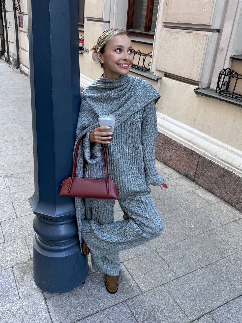 Gebreide Lounge Set Voor Dames – Zachte Ribstructuur, Flared Broek & Inclusief Sjaal – Herfst En Winter