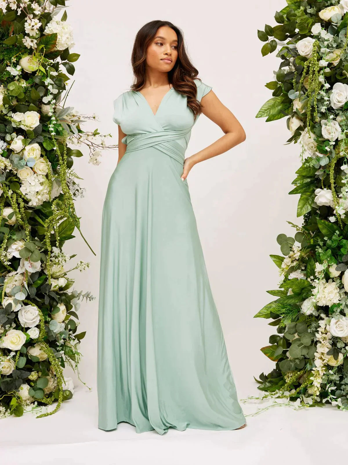 Lange Damesjurk Met Diepe V-Hals En Strikdetail – Elegante Avondjurk Met Chique Flair