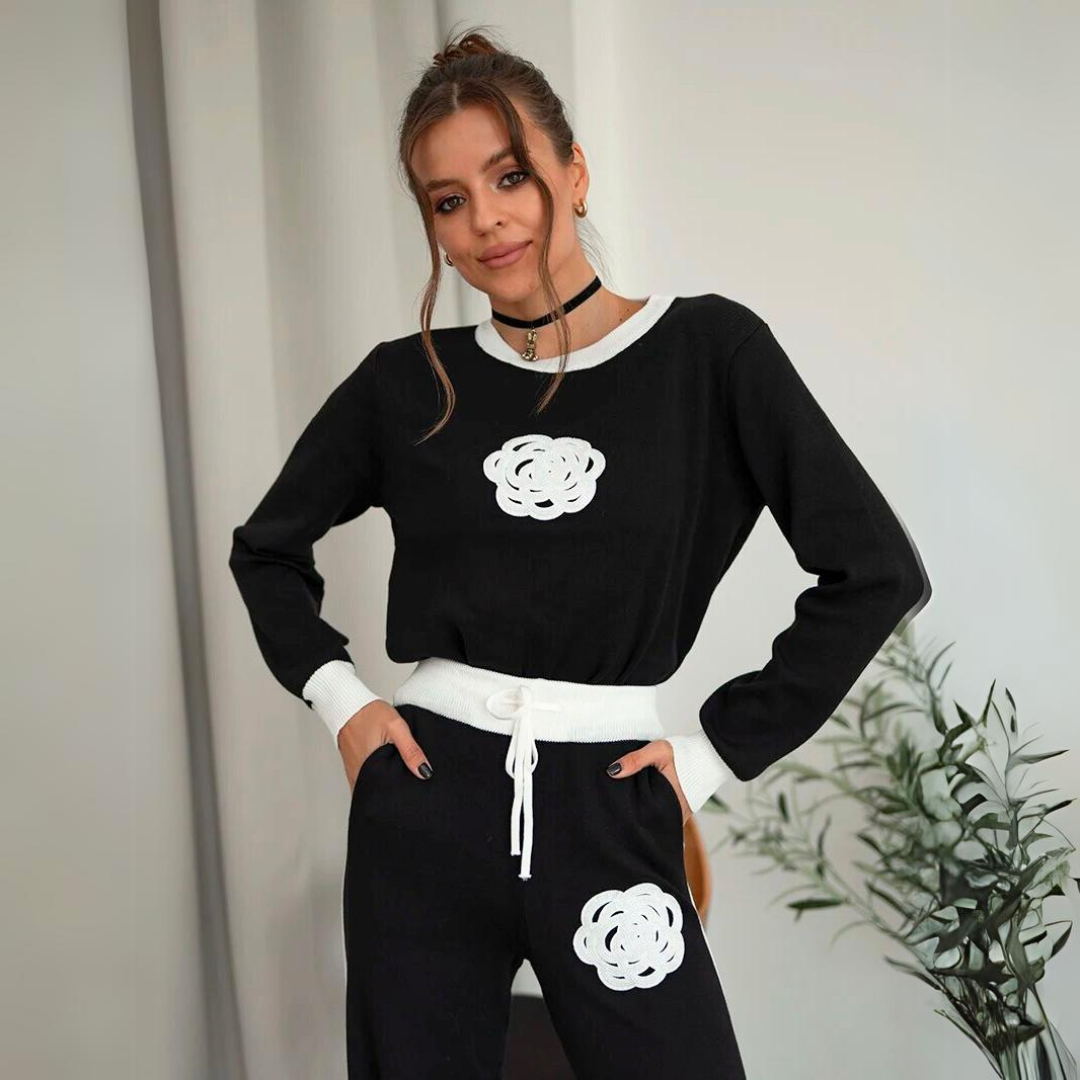 Gebreide Lounge Set Met Bloemaccenten – Cozy Met Een Creatieve Twist