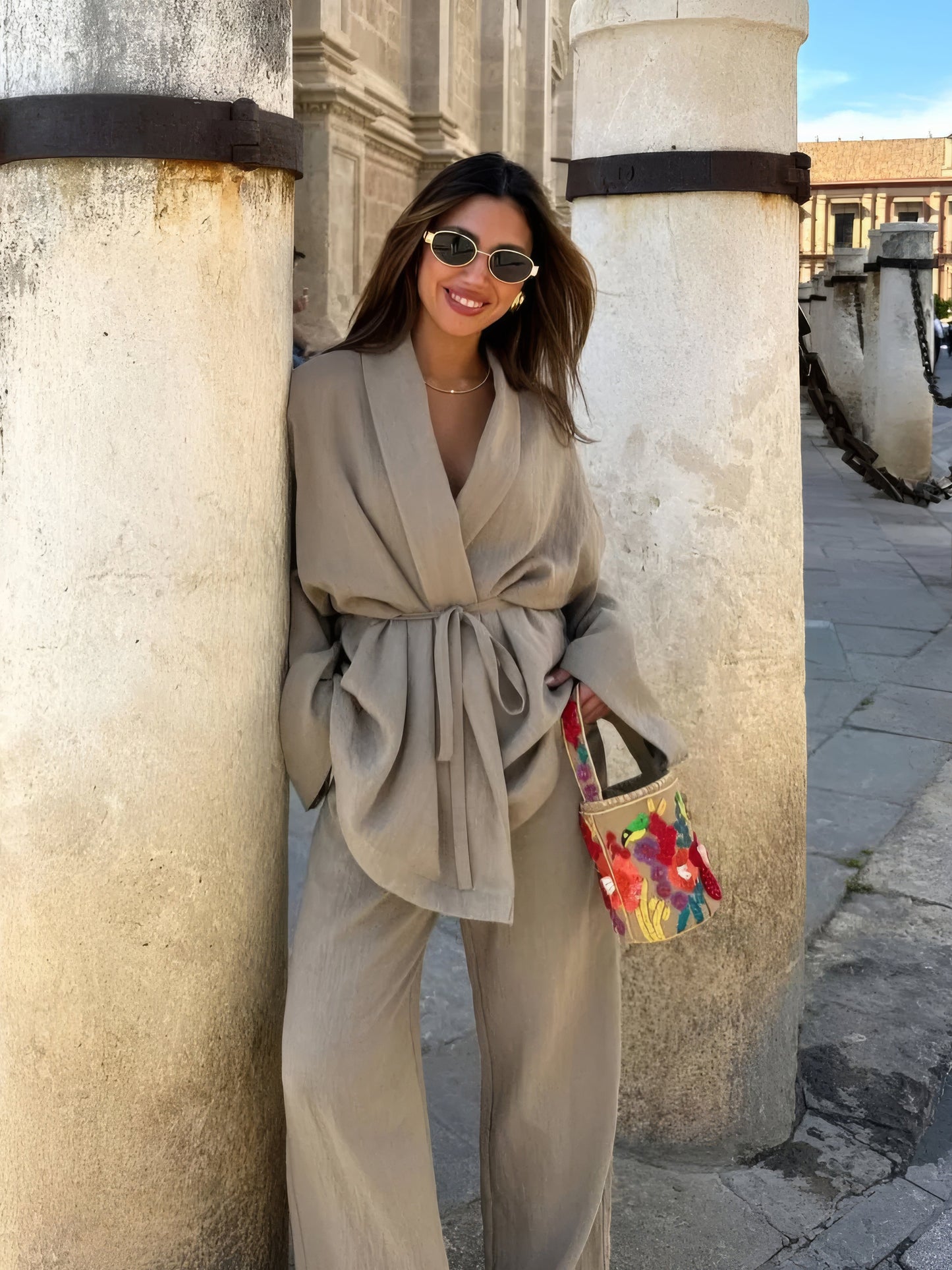 Luxe Damespak – Elegant Tweedelig Setje Met Wikkelblouse En Wijde Pijpen