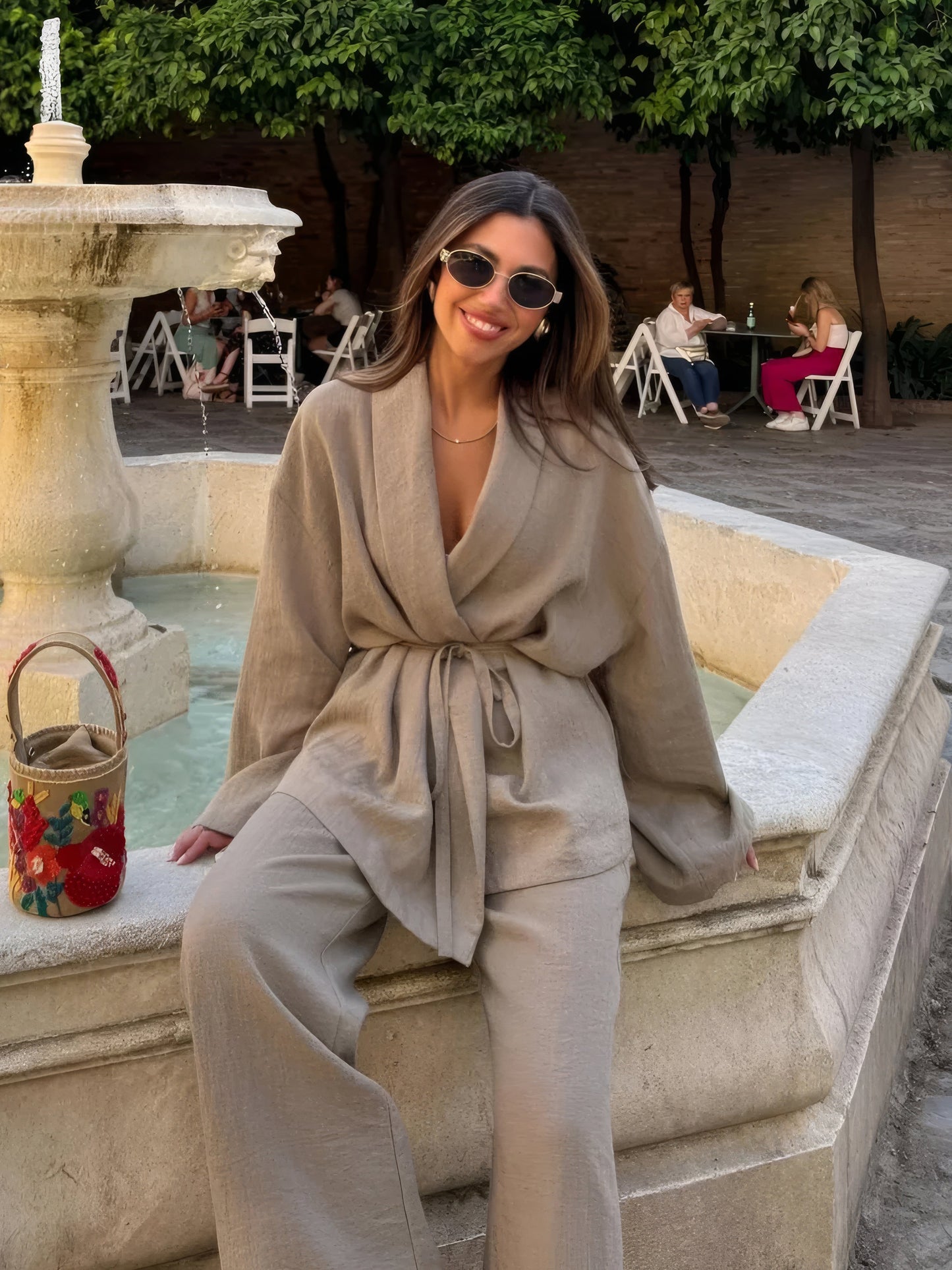 Luxe Damespak – Elegant Tweedelig Setje Met Wikkelblouse En Wijde Pijpen