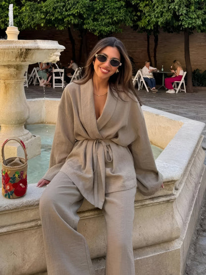 Luxe Damespak – Elegant Tweedelig Setje Met Wikkelblouse En Wijde Pijpen