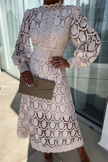 Lange Kanten Jurk Met Hoge Hals – Elegant En Verfijnd Silhouet