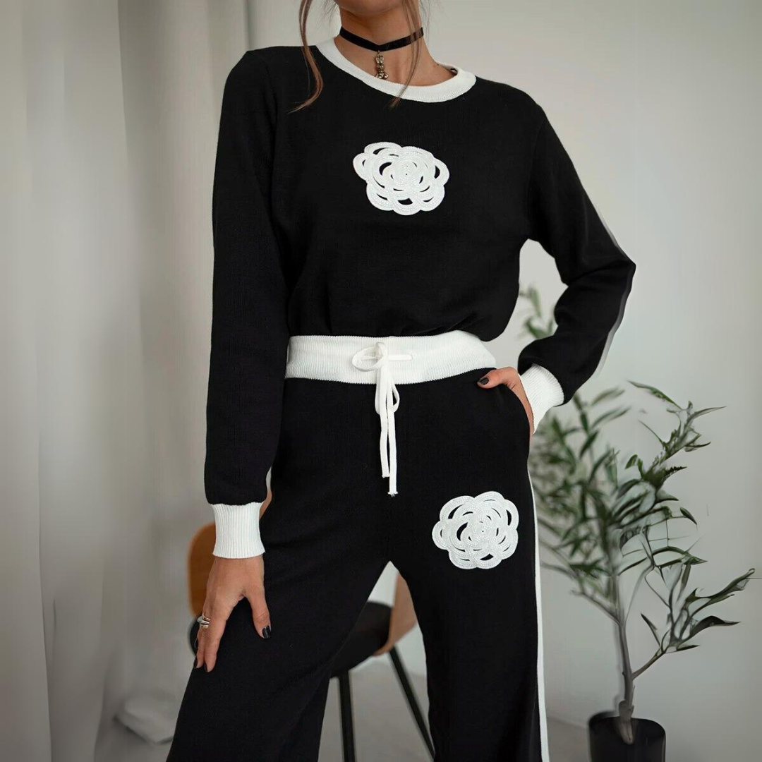 Gebreide Lounge Set Met Bloemaccenten – Cozy Met Een Creatieve Twist