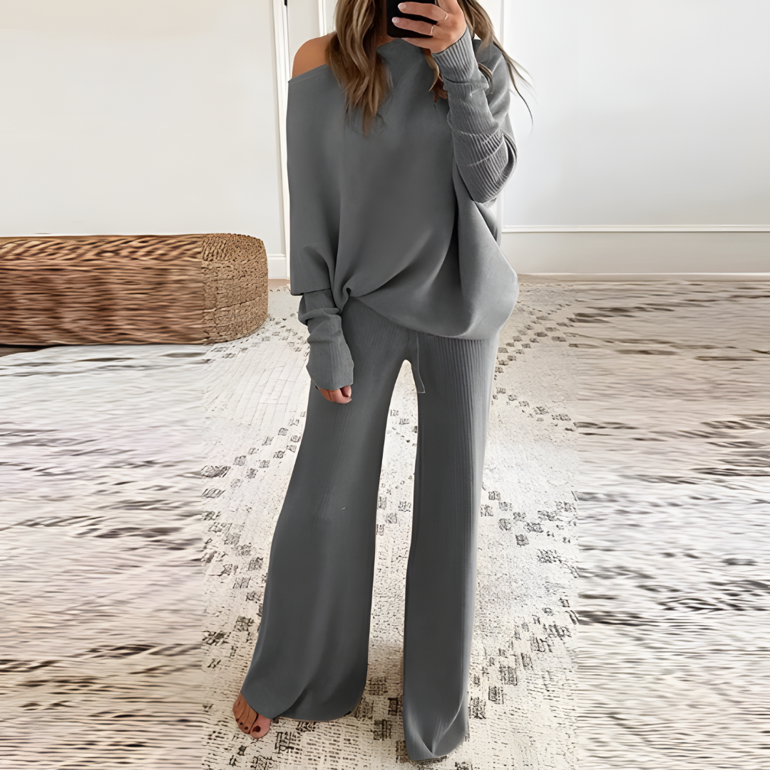 Off-Shoulder Lounge Set Van Ribstof – Comfort Meets Elegantie