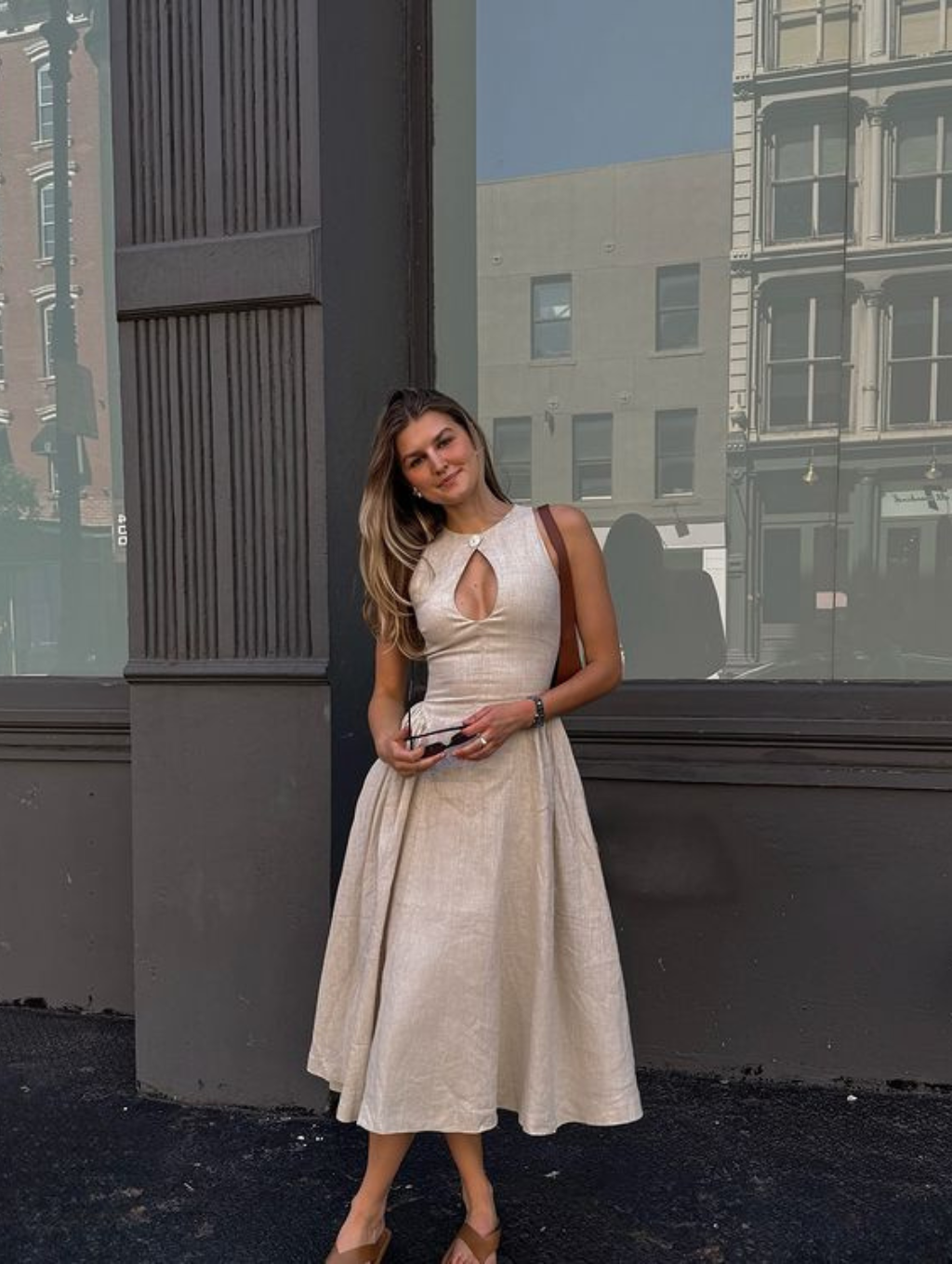 Luxe Damesjurk Met Open Hals – Elegante Linnenlook En Flatterende Taille