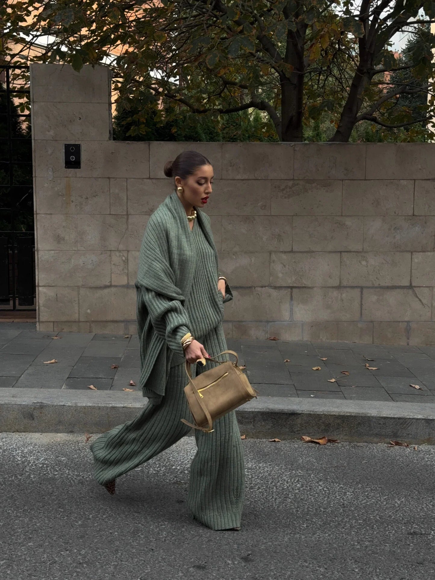 Gebreide Lounge Set Voor Dames – Zachte Ribstructuur, Flared Broek & Inclusief Sjaal – Herfst En Winter