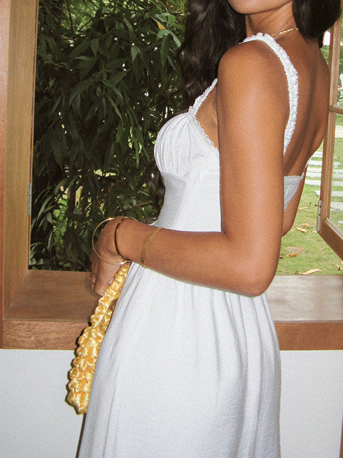 Dames Midi Jurk Met Brede Bandjes – Gesmokte Top, Tailleaccent & Luchtige Zomerpasvorm