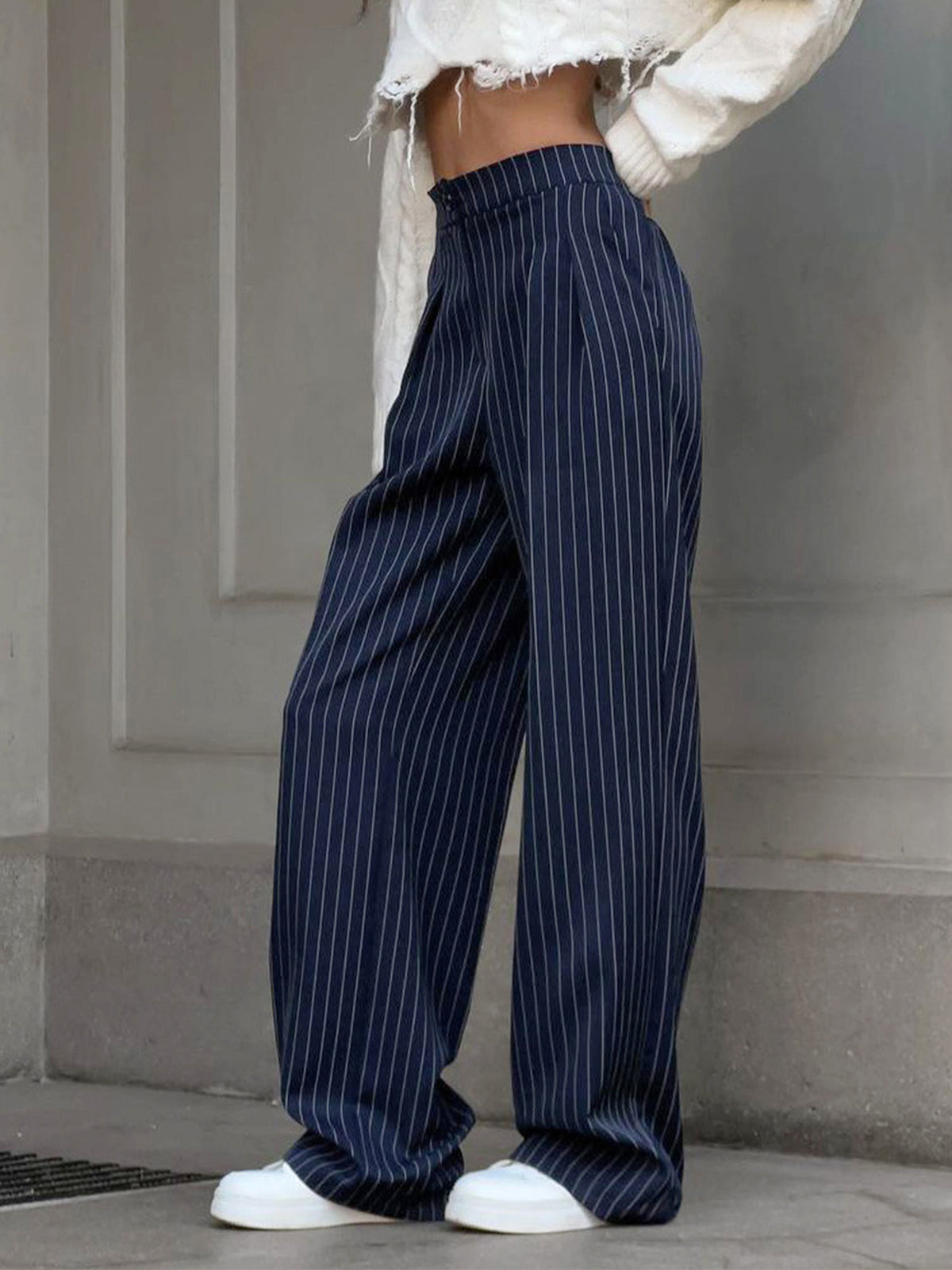 Gestreepte Plissé Pantalon Voor Vrouwen – Luchtig Polyester, Elegante Stijl & Ideaal Voor Zomerse Soirees.