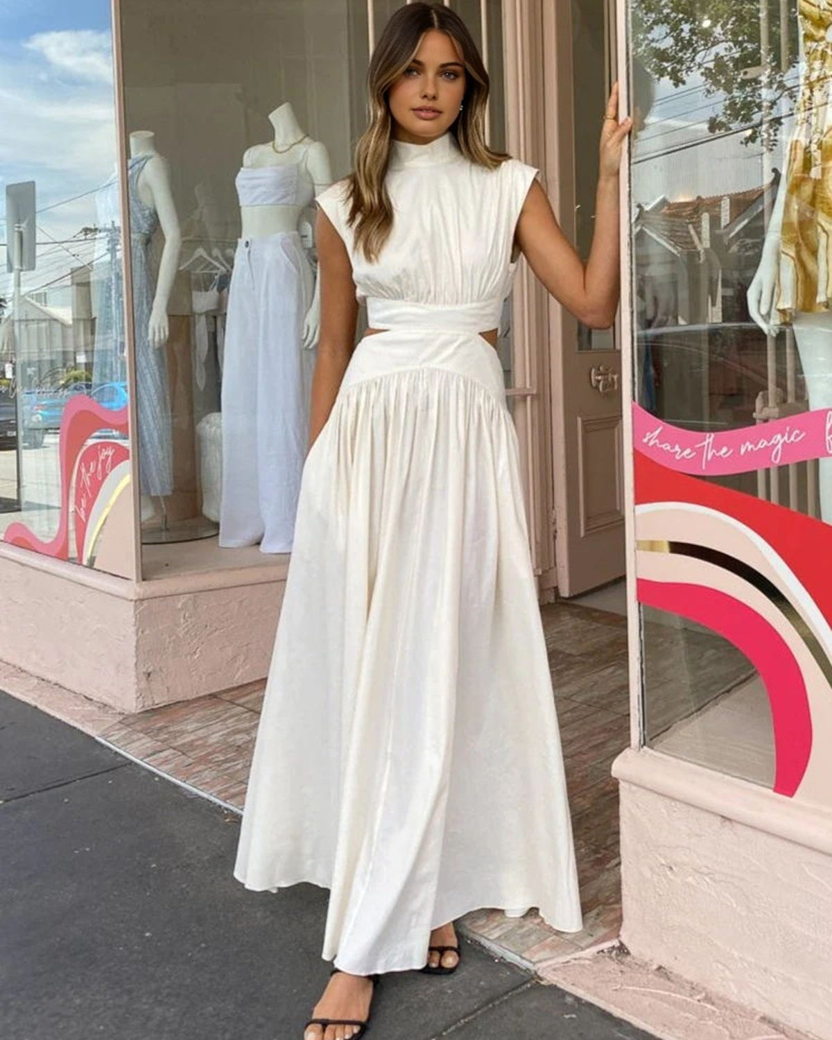 Elegante Mock Neck Cut Out Lange Jurk Voor Modebewuste Vrouwen – Gemaakt Van Luxe Stof, Verfijnde Snit & Ideaal Voor Feestelijke Gelegenheden.