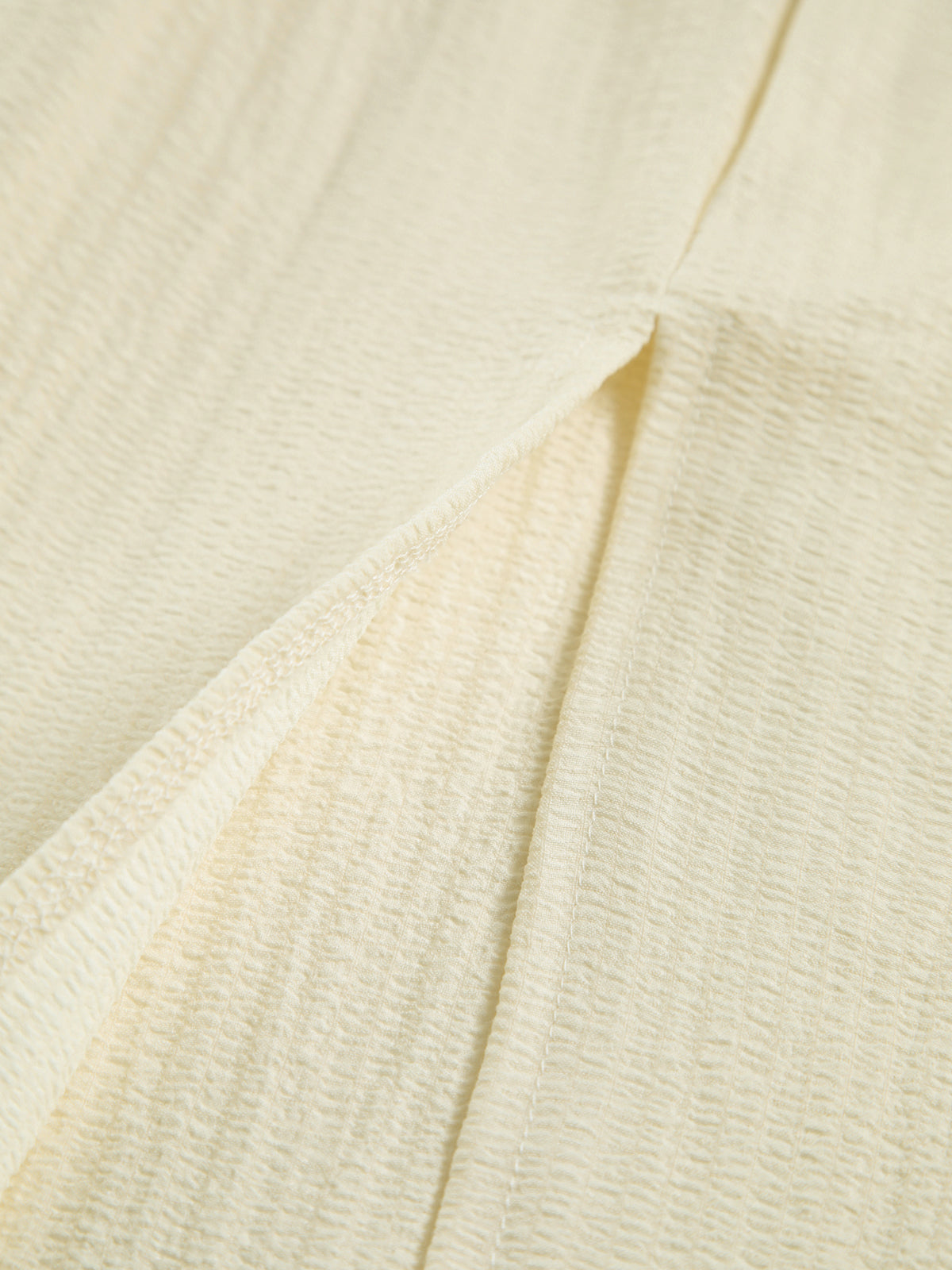 Elegante Criss Cross Split Midi Jurk Voor Modebewuste Vrouwen – Luxe Stof, Tijdloze Kleur & Perfect Voor Feestelijke Gelegenheden.