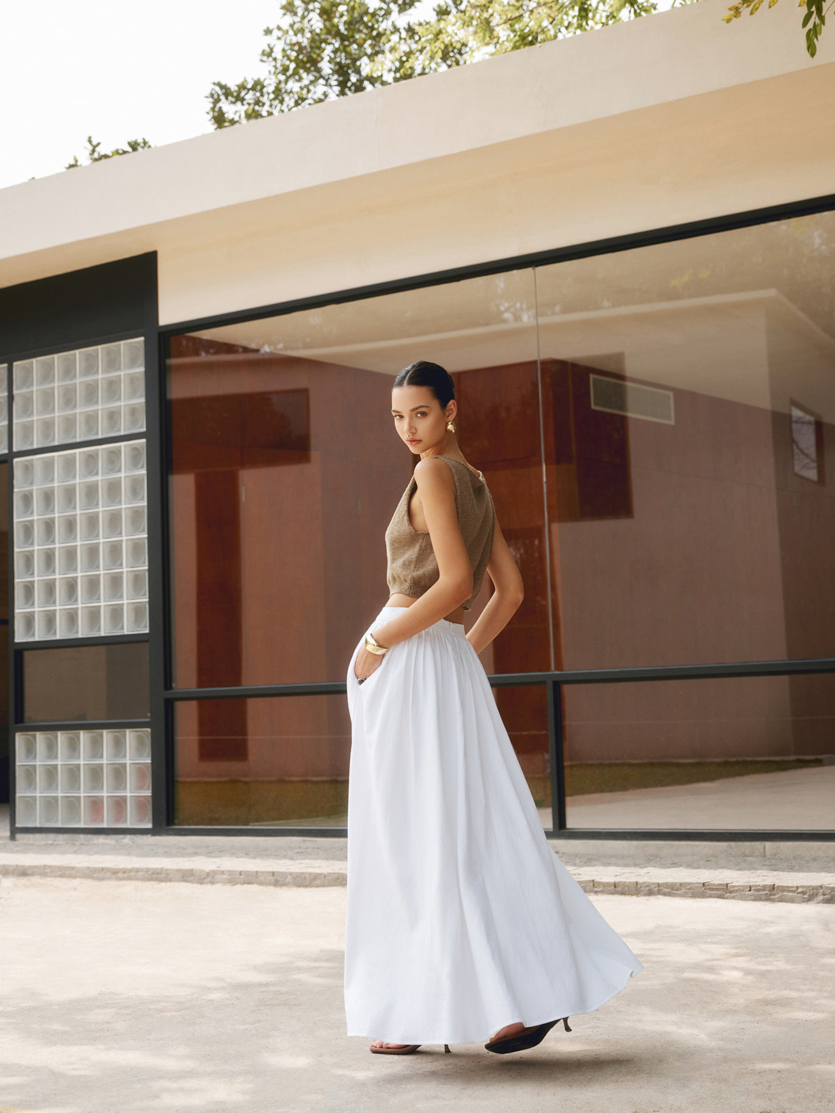 Stijlvolle Katoenen Mix Crop Tanktop Voor Modebewuste Vrouwen – Ademend Materiaal, Trendy Snit & Perfect Voor Zomerse Avonden.