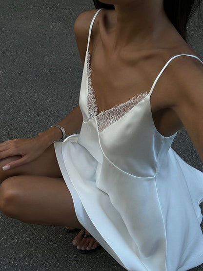 Satijnen Jurk Voor Dames – Korte Snit, Kantdetails & Zomers Avondgevoel