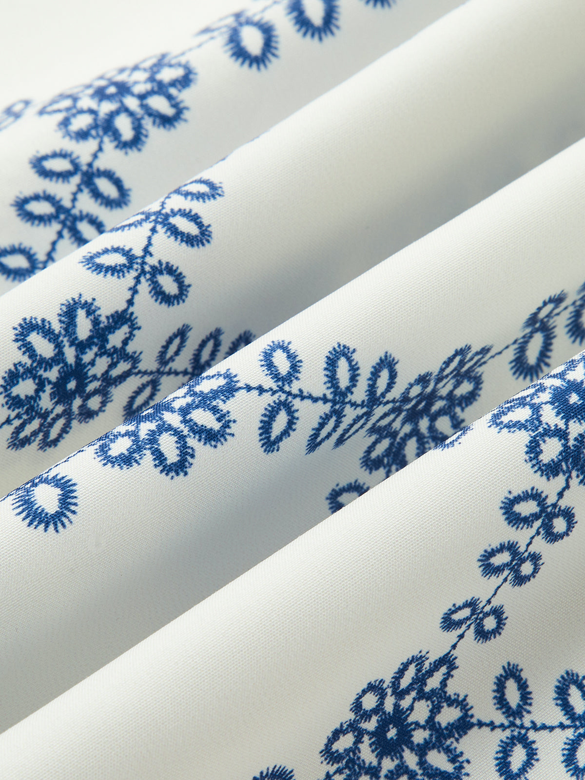 Elegante Geprinte Mouwloze Rokset Voor Modebewuste Dames – Zachte Stof, Speelse Strik & Perfect Voor Zomeruitjes Of Feestelijke Gelegenheden.