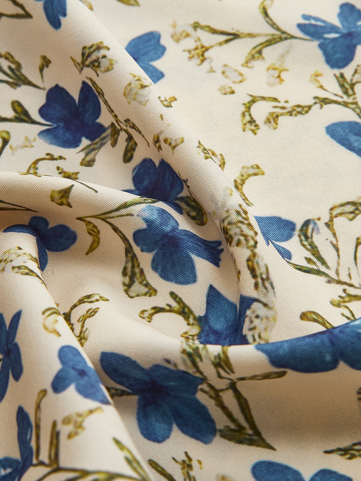 Bloemenprint Jurk Voor Modebewuste Vrouwen – Geknoopt Design, Ongelijkmatige Hemlijn & Perfect Voor Zomerdagen En Feestelijke Gelegenheden.