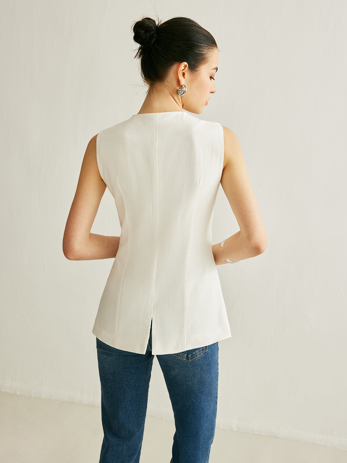 Stijlvol Mouwloos Vest Voor Modebewuste Vrouwen – Elegante Knopdetails, Luxe Textuur & Perfect Voor Zowel Casual Als Formele Gelegenheden.
