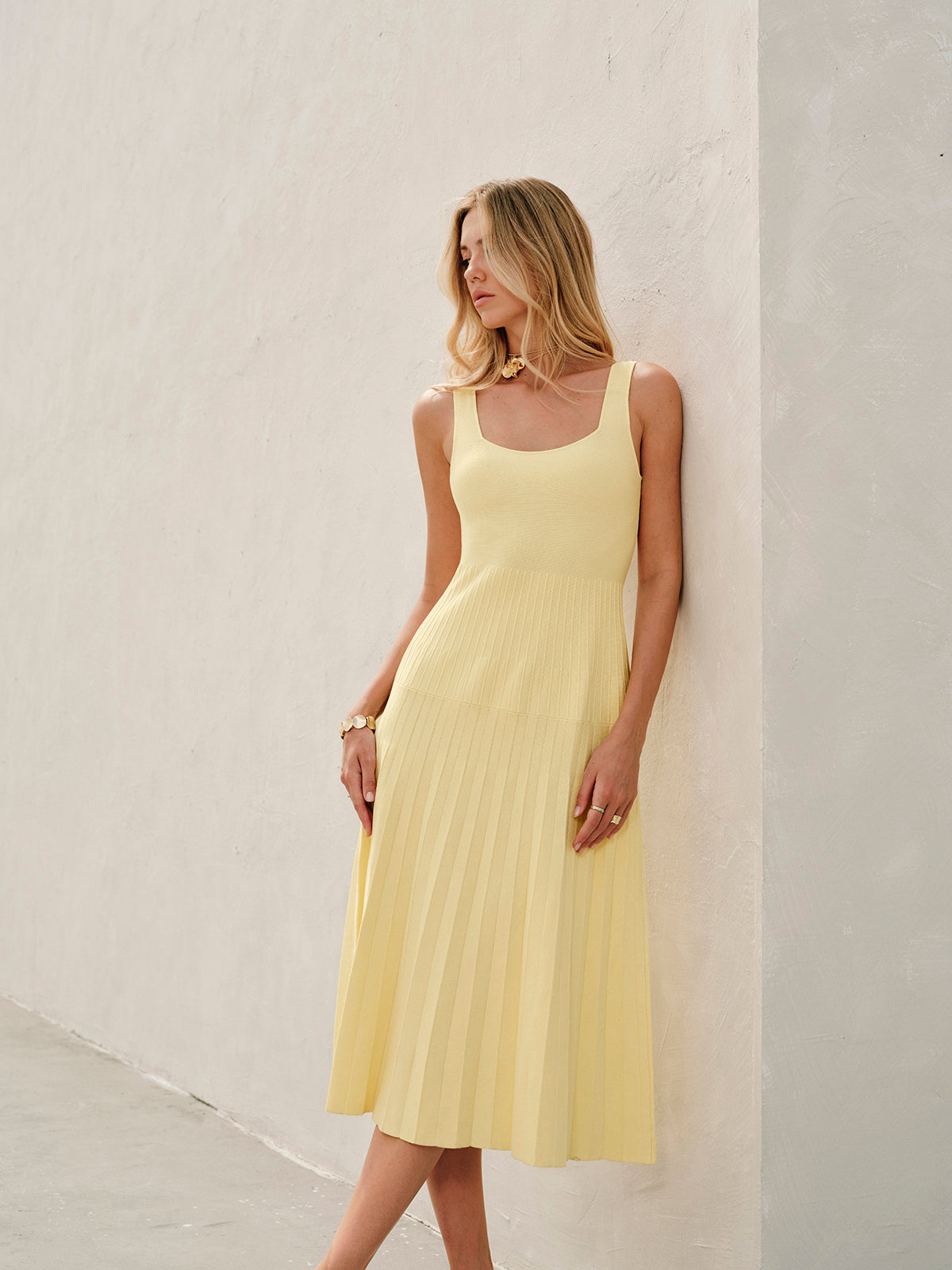 Elegante Geribbelde Jurk Voor Dames – Comfortabele Brei, Stijlvolle Vierkante Hals & Perfect Voor Zowel Dagelijkse Draag Als Avonduitjes.