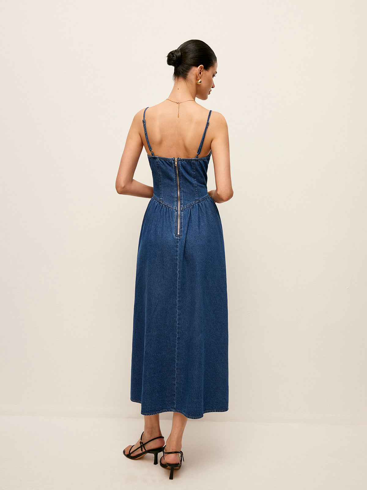 Denim Jurk Met Sweetheart Kraag Voor Vrouwen – Elegante Snit, Tijdloos Blauw & Perfect Voor Casual Uitjes Of Speciale Gelegenheden.