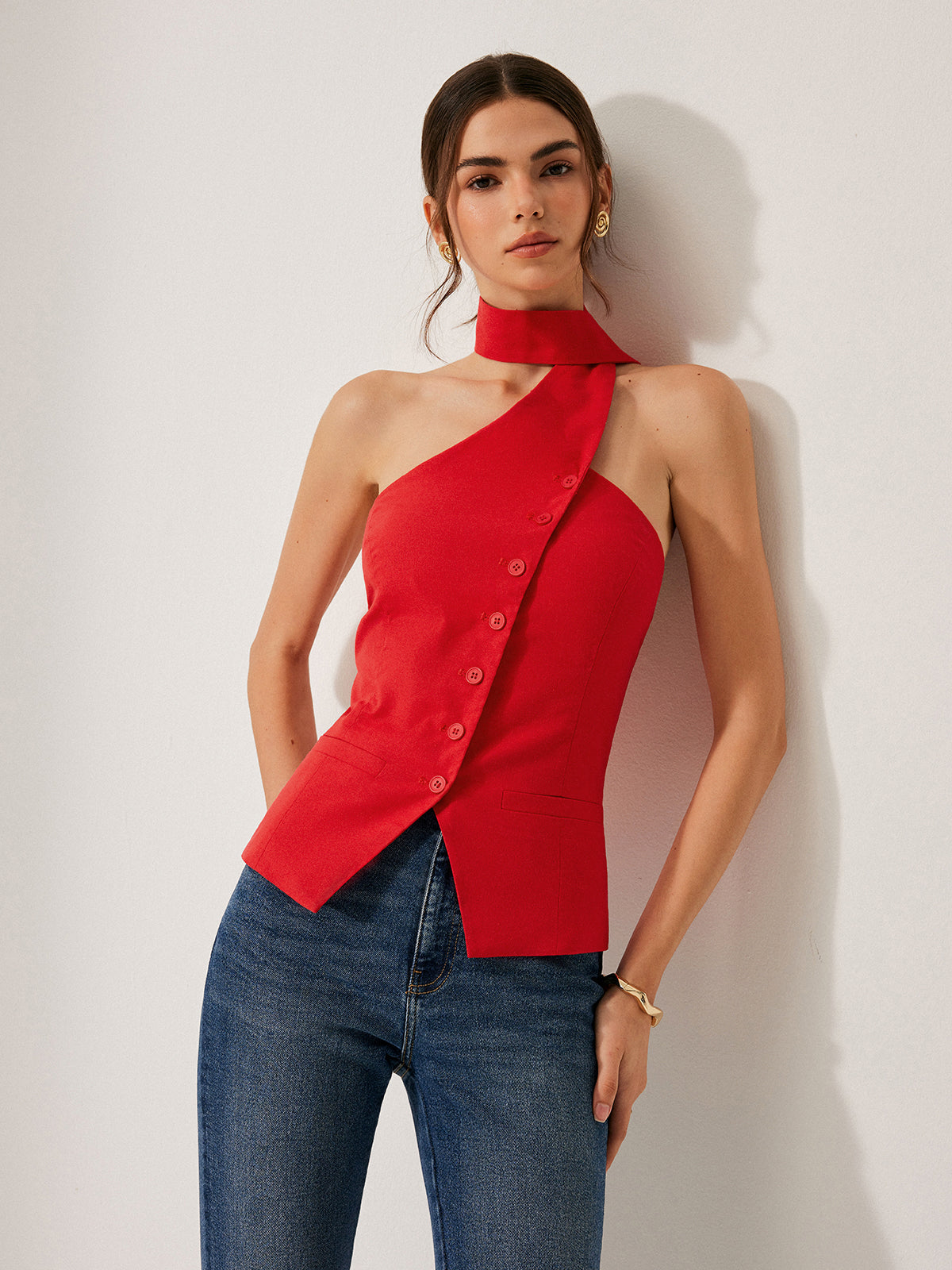 Stijlvolle Haltertop Van Katoen En Linnen Voor Modebewuste Vrouwen – Decoratieve Zakjes, Ademend Materiaal & Comfortabel Voor Zomerse Avonden.