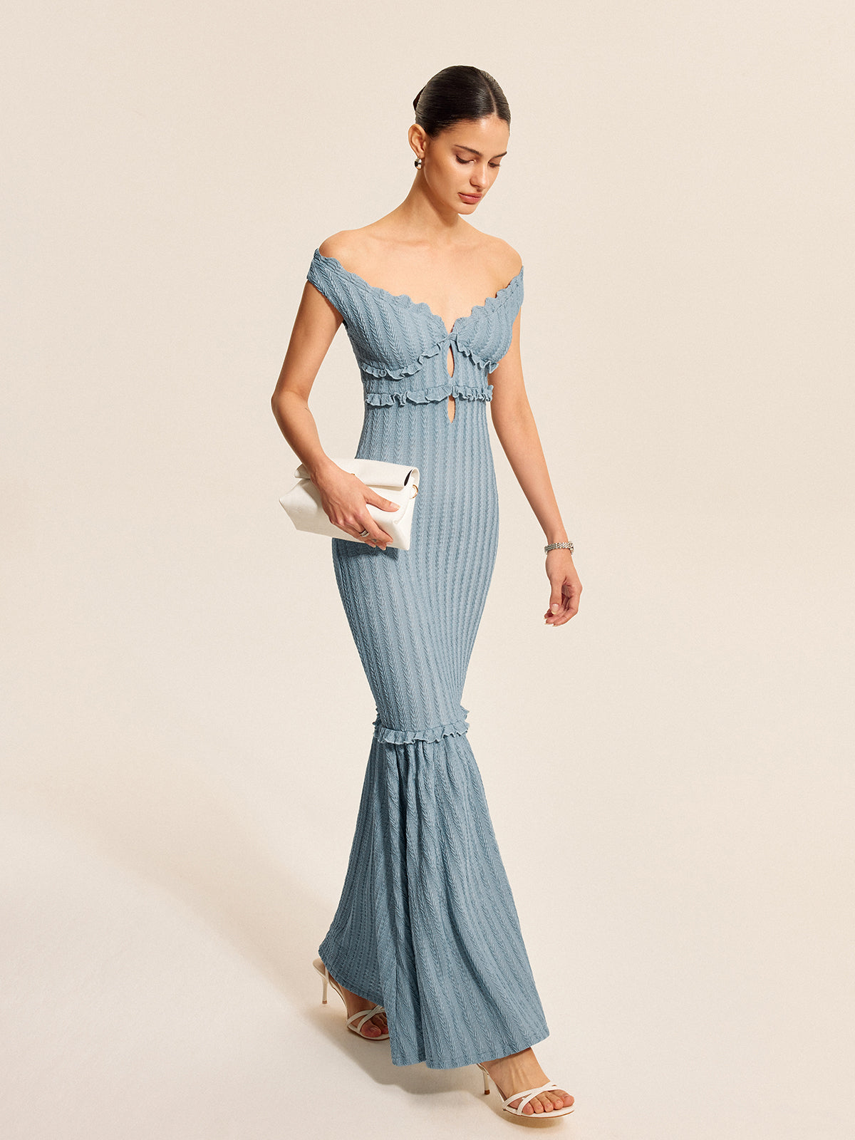 Romantische Off-Shoulder Ruffle Jurk Voor De Hedendaagse Vrouw – Luchtige Stof, Elegant Design & Perfect Voor Zomerbrunches of Avonduitjes.