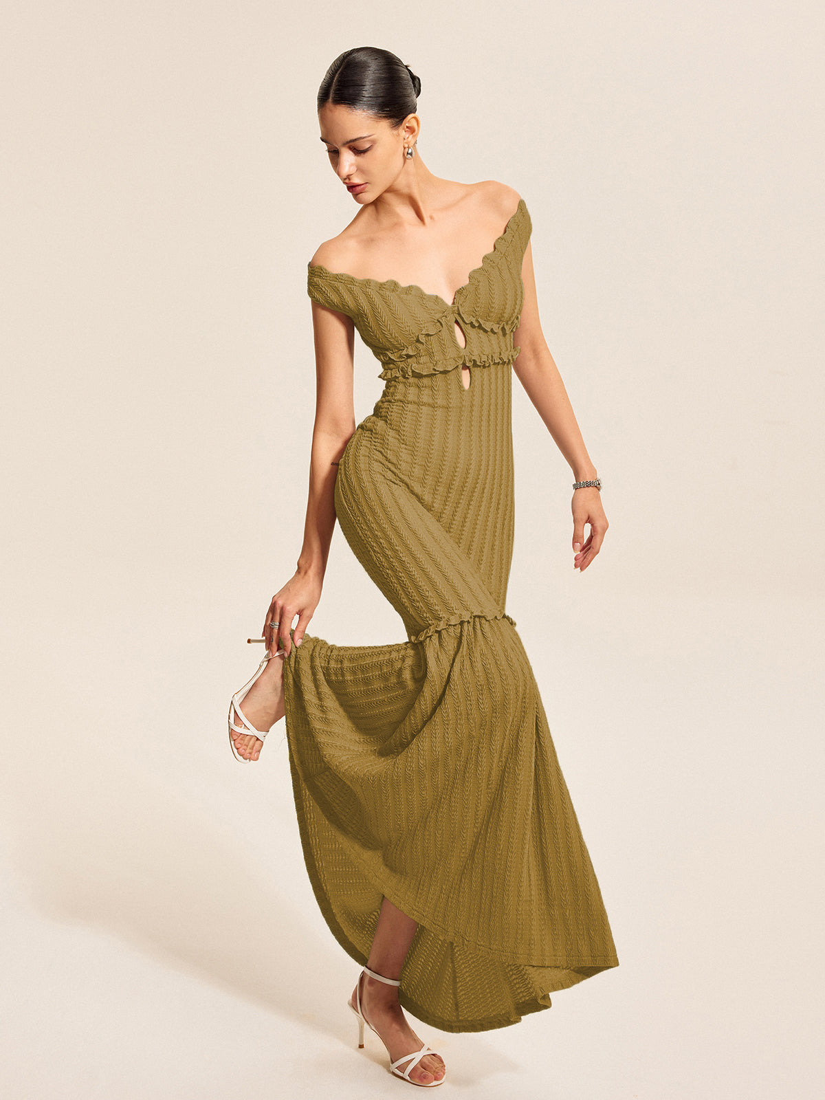 Romantische Off-Shoulder Ruffle Jurk Voor De Hedendaagse Vrouw – Luchtige Stof, Elegant Design & Perfect Voor Zomerbrunches of Avonduitjes.