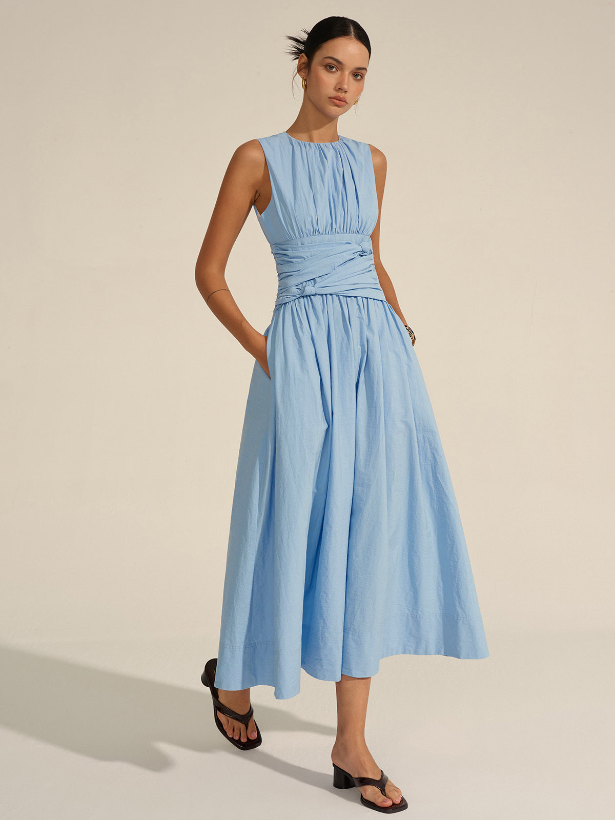 Elegante Gerimpelde Taille Maxi Jurk Voor Modebewuste Vrouwen – Ademend Katoen, Tijdloze Zwart & Perfect Voor Zomerse Feestjes Of Dagelijkse Uitjes.