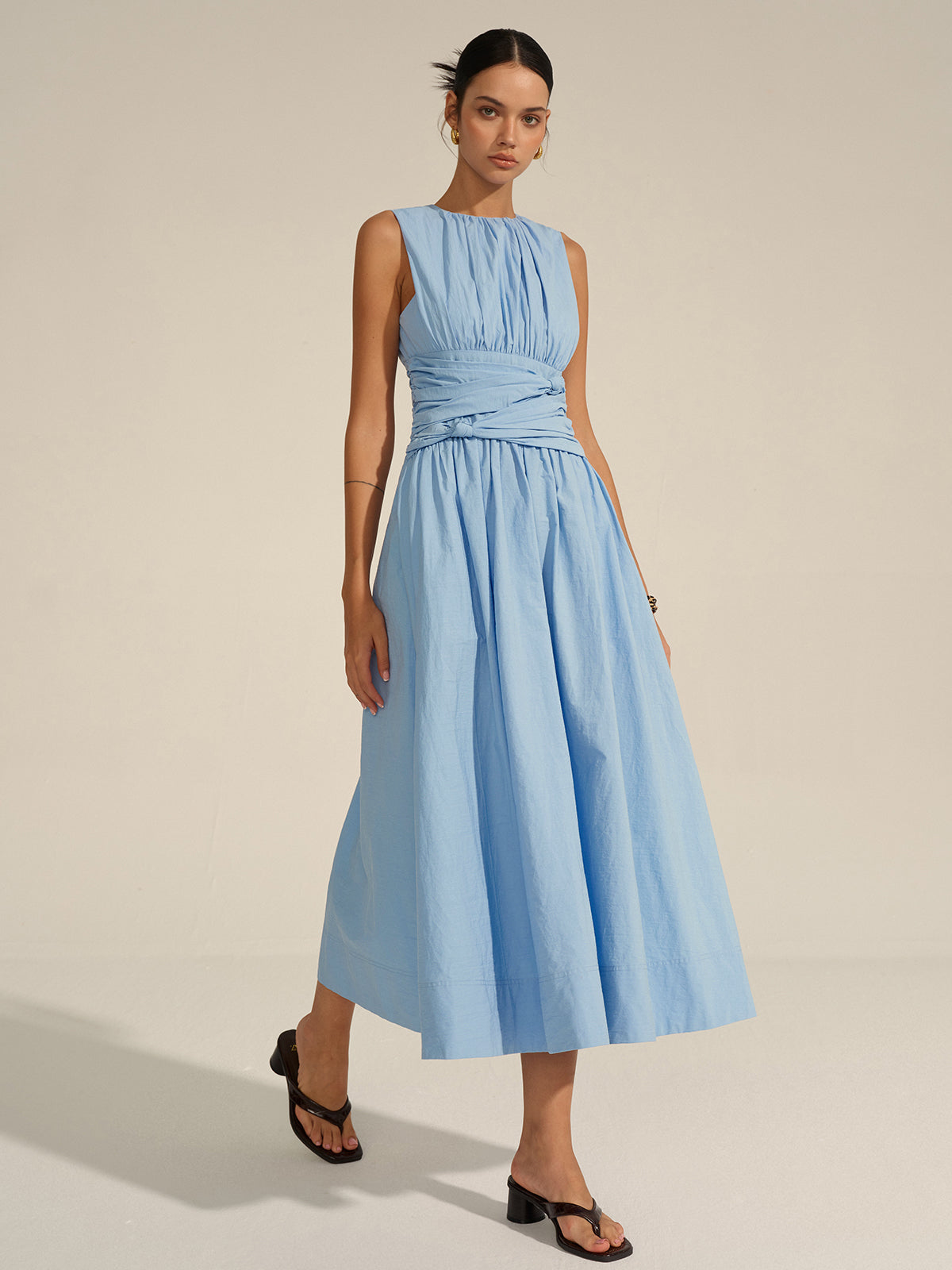 Elegante Gerimpelde Taille Maxi Jurk Voor Modebewuste Vrouwen – Ademend Katoen, Tijdloze Zwart & Perfect Voor Zomerse Feestjes Of Dagelijkse Uitjes.