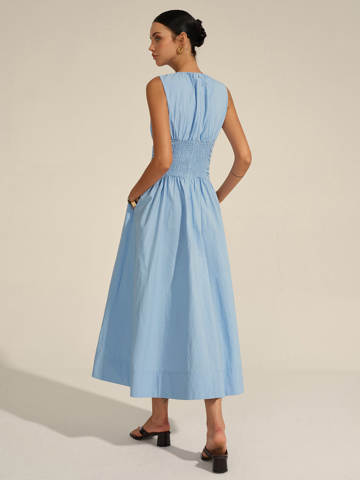 Elegante Gerimpelde Taille Maxi Jurk Voor Modebewuste Vrouwen – Ademend Katoen, Tijdloze Zwart & Perfect Voor Zomerse Feestjes Of Dagelijkse Uitjes.