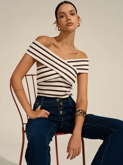 Gestreepte Korte Off-Shoulder Trui Voor Modebewuste Vrouwen – Zachte Katoenmix, Doordacht Ontwerp & Perfect Voor Casual Uitjes Of Avondactiviteiten.