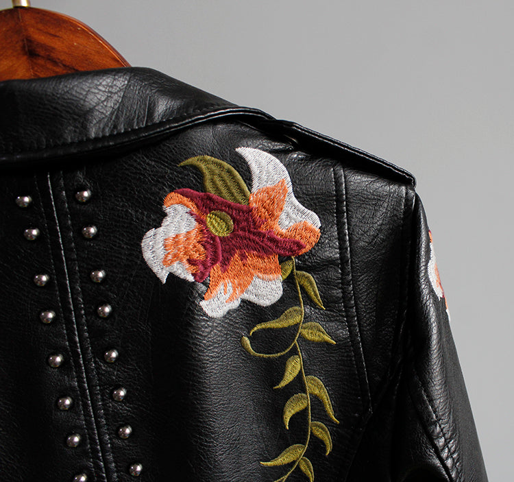 Geborduurde Bikerjack Met Bloemen En Studs – Eyecatcher Voor Lente, Herfst En Winter