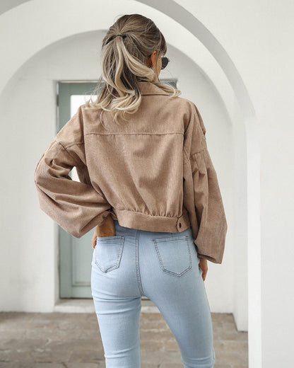 Lichtblauw Corduroy Cropped Jasje – Dé Stijlstatement Voor Frisse Dagen In Lente En Herfst