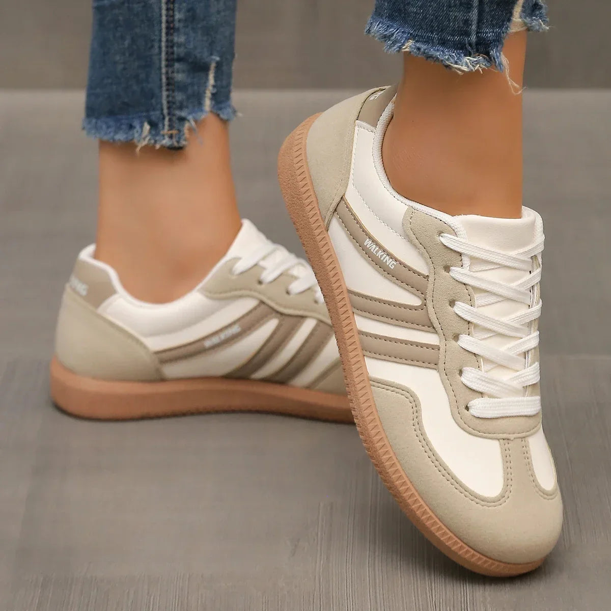 Moderne Dames Sneakers Met Veters En Casual Retro Look