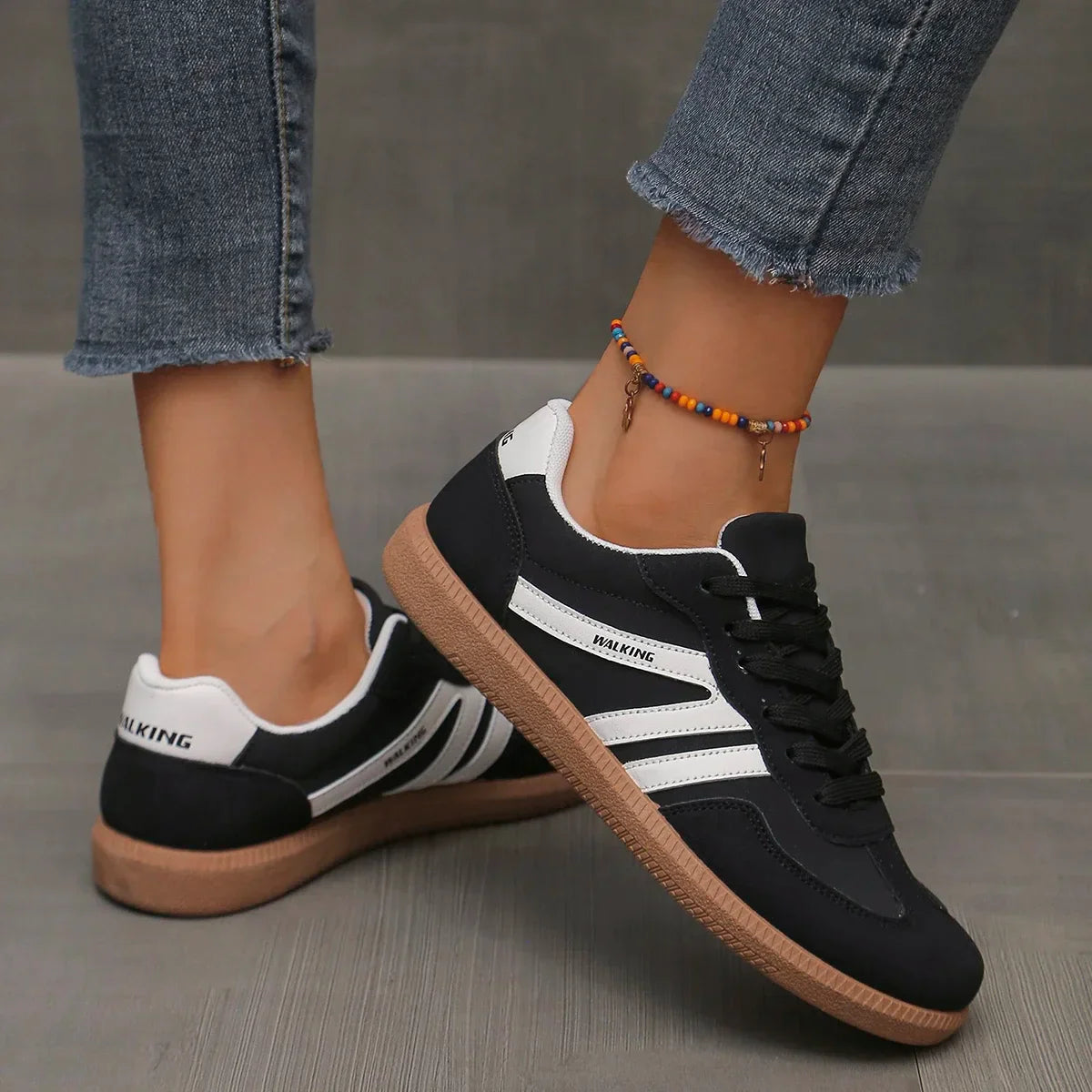 Moderne Dames Sneakers Met Veters En Casual Retro Look
