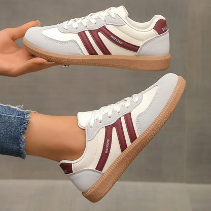 Moderne Dames Sneakers Met Veters En Casual Retro Look