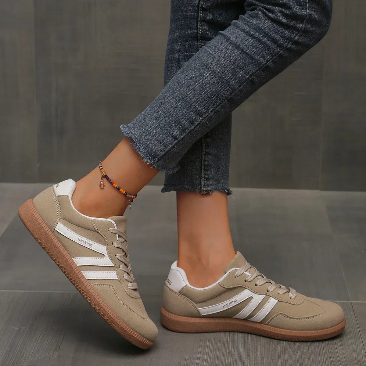 Moderne Dames Sneakers Met Veters En Casual Retro Look