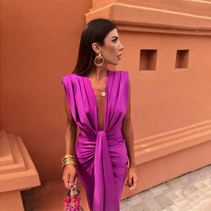 Exclusieve Avondjurk Met Diepe Hals – Elegante Plooien En Split