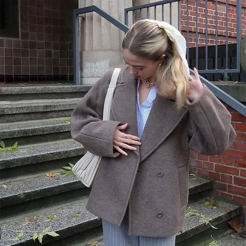 Elegante Mantel Met Minimalistische Look