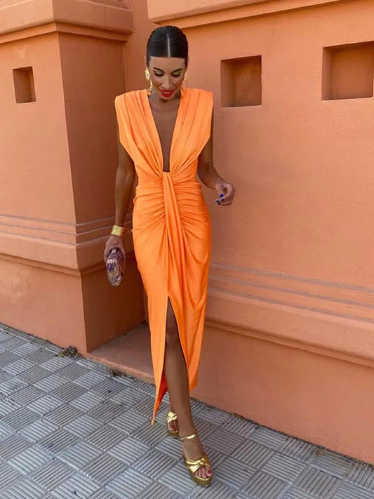 Exclusieve Avondjurk Met Diepe Hals – Elegante Plooien En Split