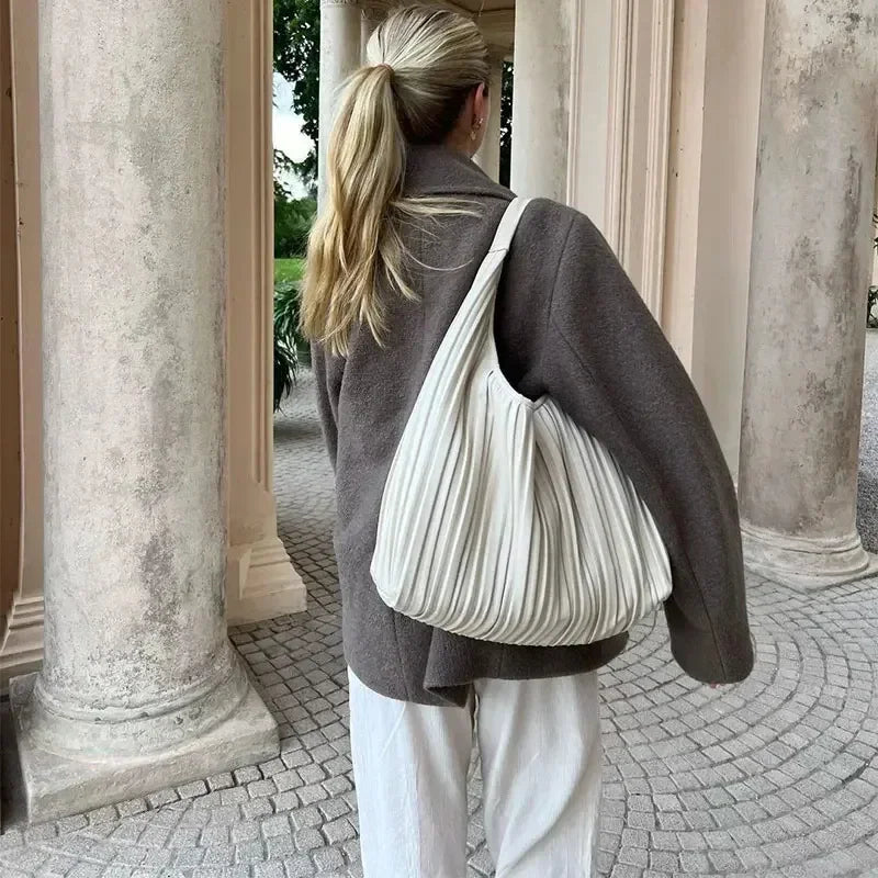 Elegante Mantel Met Minimalistische Look