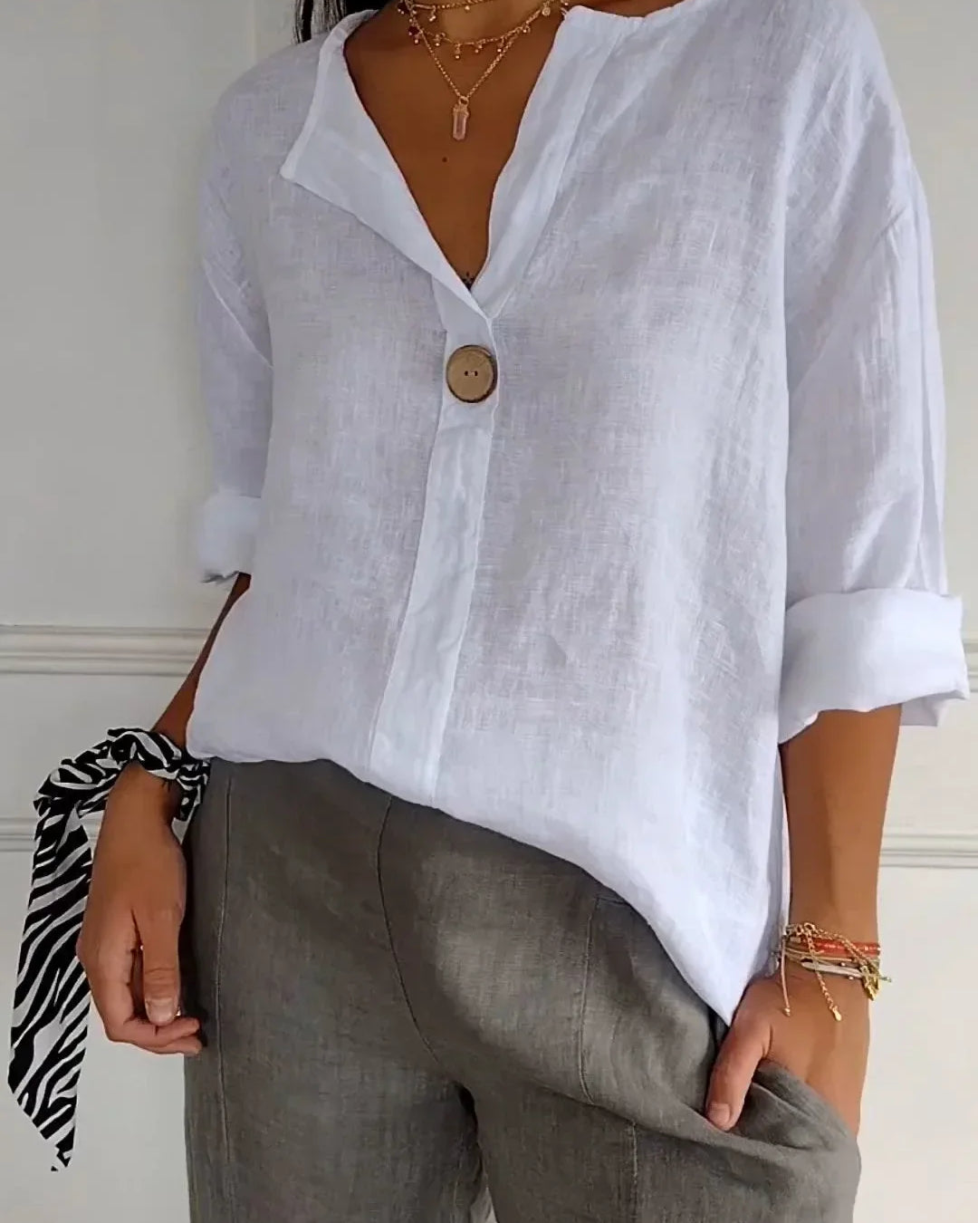 Linnen Damesblouse Met Knoopdetail En V-Hals – Luchtig En Stijlvol Voor Zomerse Dagen