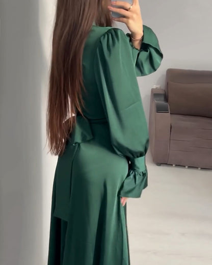 Satijnen Maxi-Jurk Met Hoge Hals En Strikmouwen – Verfijnde Eveningwear Met Klassieke Charme