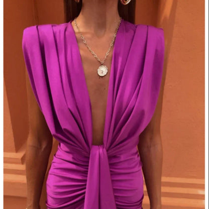 Exclusieve Avondjurk Met Diepe Hals – Elegante Plooien En Split