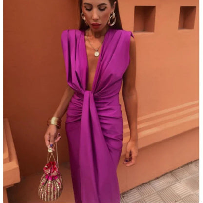 Exclusieve Avondjurk Met Diepe Hals – Elegante Plooien En Split