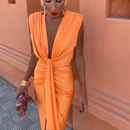 Exclusieve Avondjurk Met Diepe Hals – Elegante Plooien En Split